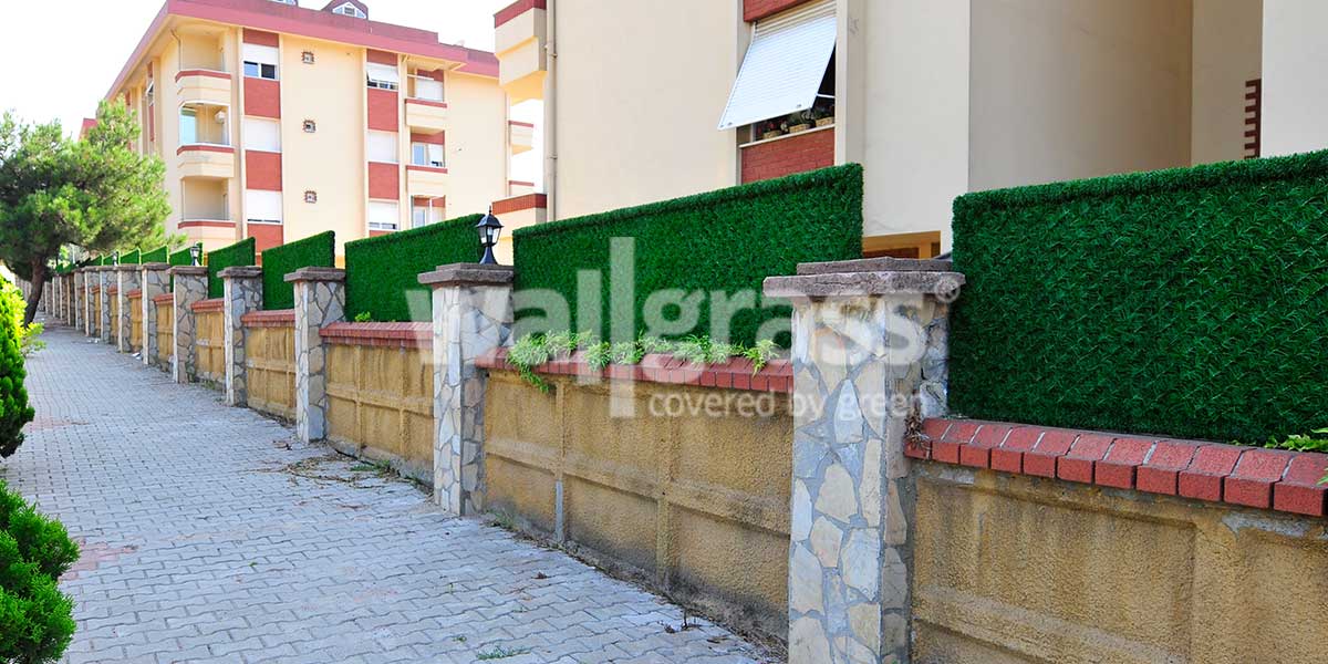 artificial-grass-fence